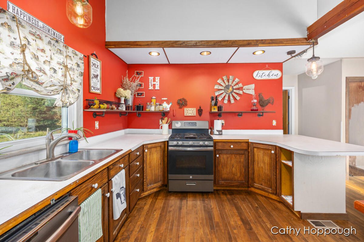 6121 Schaeffer Road Ionia, MI 48846 - Photo 13 of 37 IMG_1012