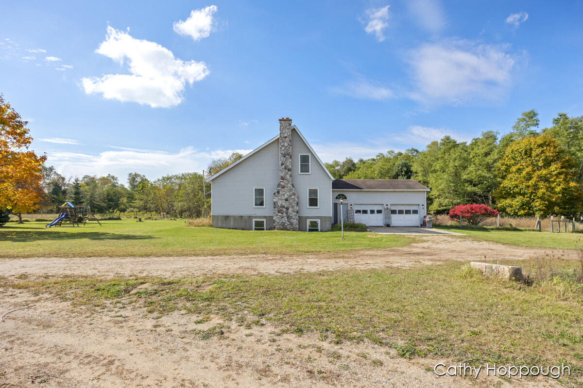 6121 Schaeffer Road Ionia, MI 48846 - Photo 2 of 37 IMG_1001
