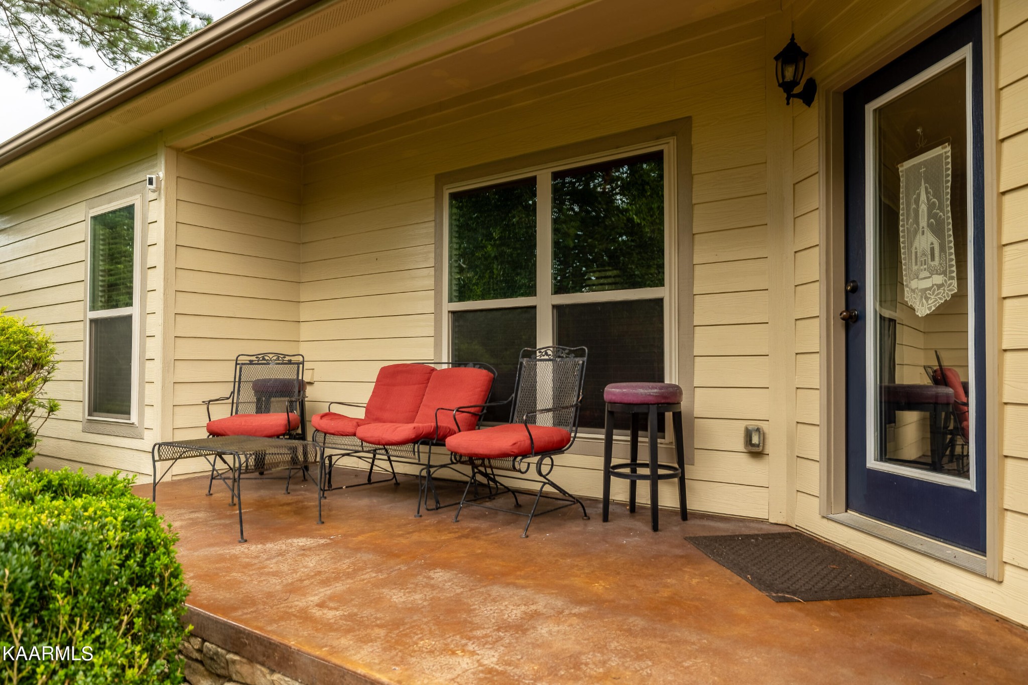 232 Riverview Road Townsend, TN 37882 - Photo 13 of 38 a backyard of a house with seating space