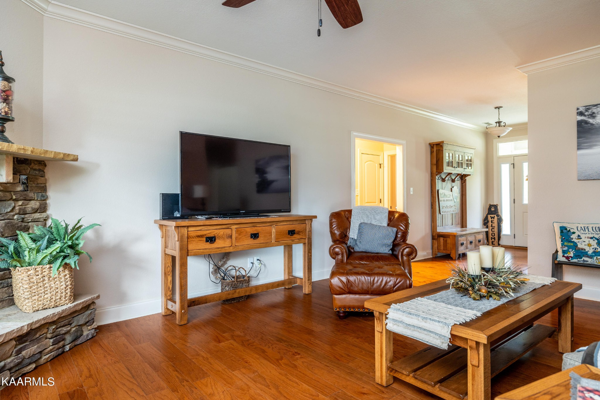232 Riverview Road Townsend, TN 37882 - Photo 17 of 38 a living room with furniture and a flat screen tv