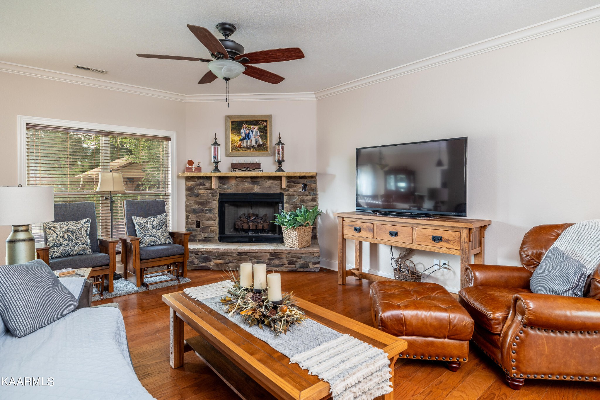 232 Riverview Road Townsend, TN 37882 - Photo 18 of 38 a living room with furniture and a flat screen tv