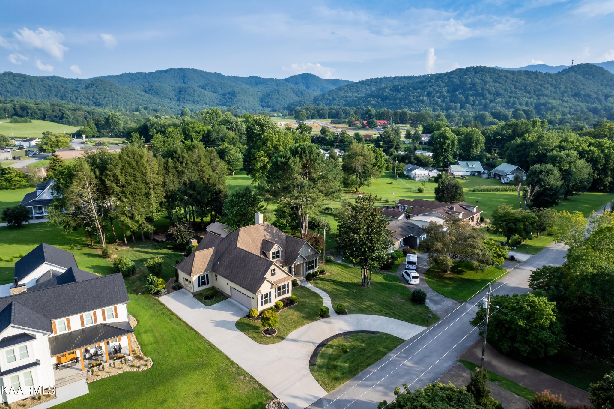 232 Riverview Road Townsend, TN 37882 - Photo 4 of 38 an aerial view of a house with garden