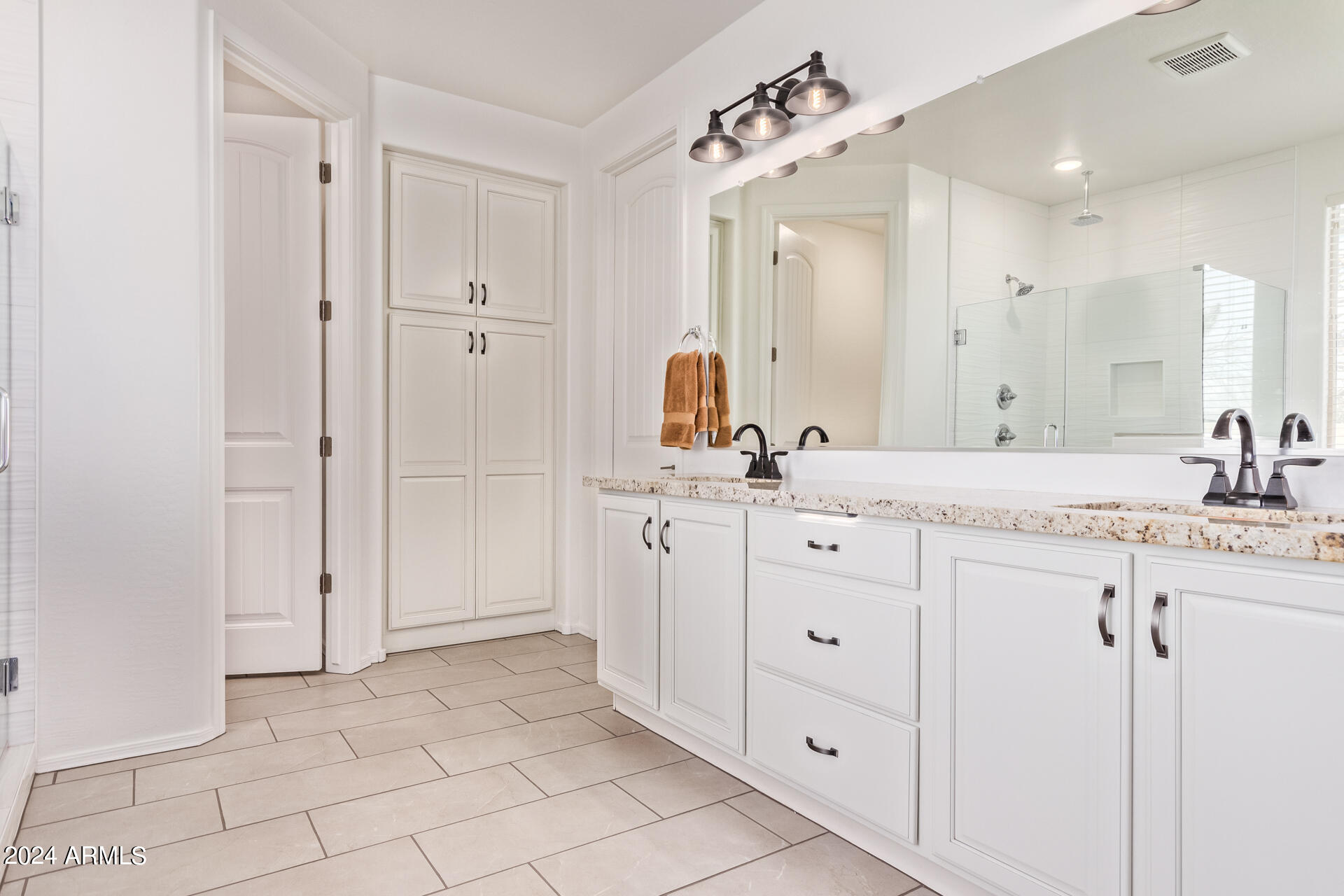 14370 West Hearn Road Surprise, AZ 85379 - Photo 20 of 58 0019-19 - Hearn 14370