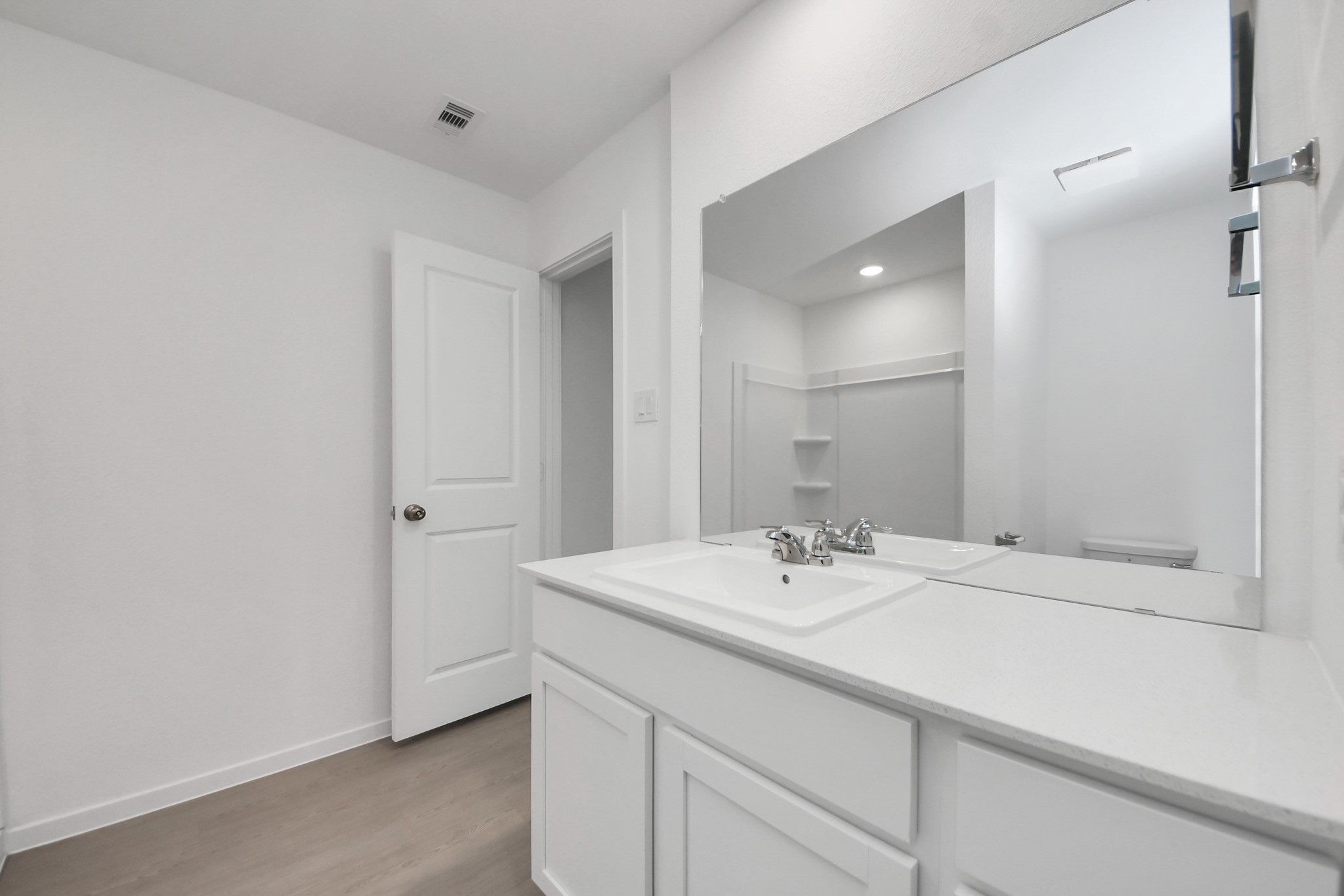 7730 Lavender Jade Drive Rosharon, TX 77583 - Photo 29 of 45 a bathroom with a sink and a mirror