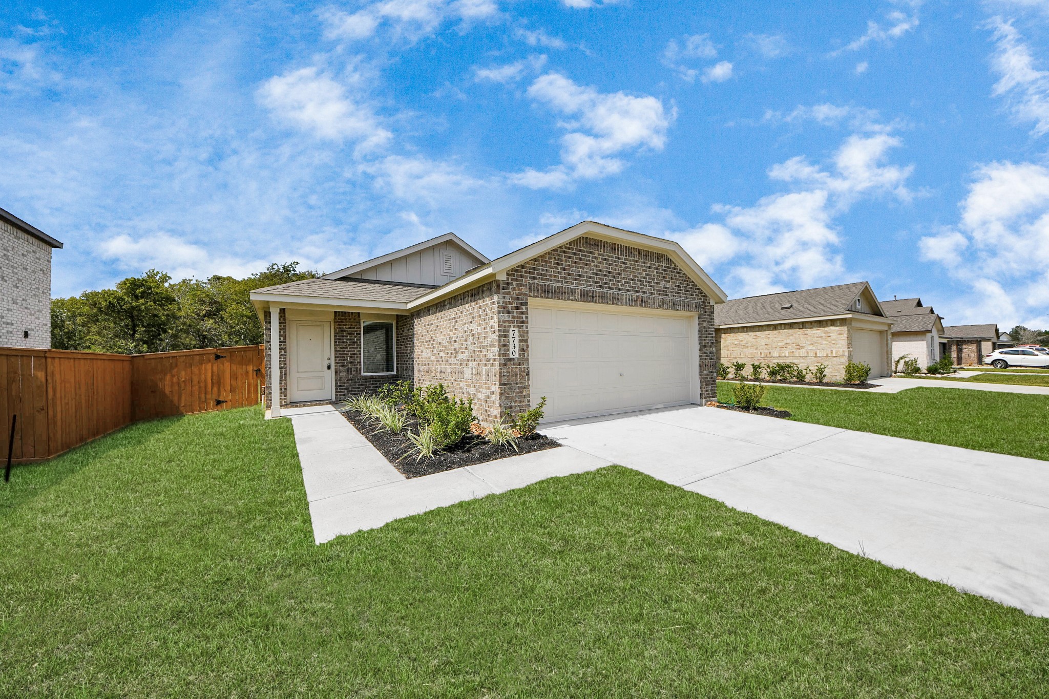 7730 Lavender Jade Drive Rosharon, TX 77583 - Photo 4 of 45 a front view of a house with garden