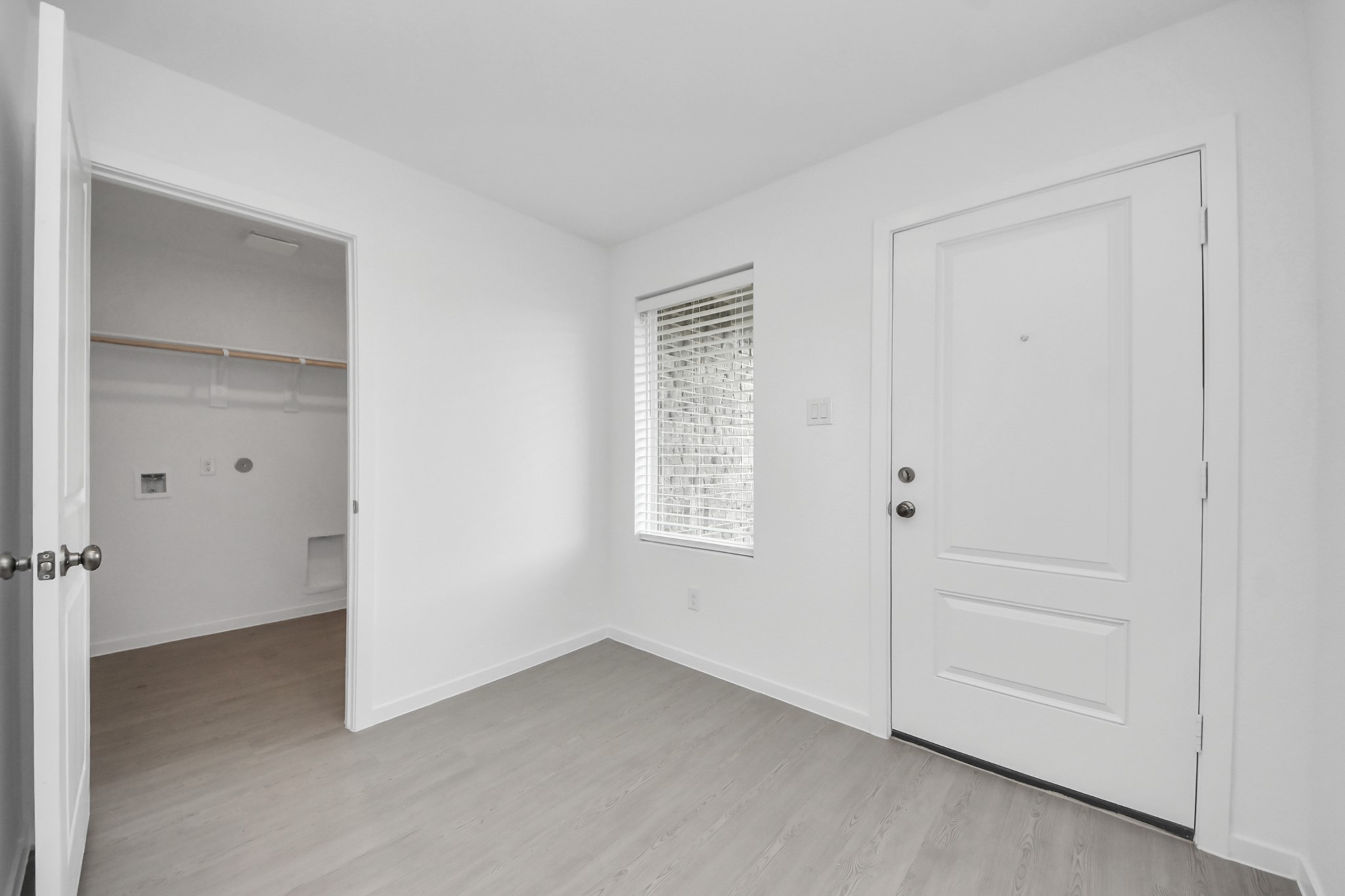 7730 Lavender Jade Drive Rosharon, TX 77583 - Photo 8 of 45 a view of an empty room with a closet
