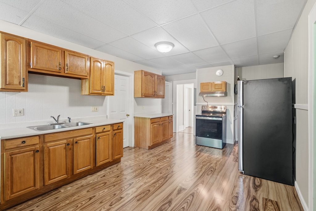 55 Chestnut Street, Unit 1 Holyoke, MA 01040 - Photo 1 of 20