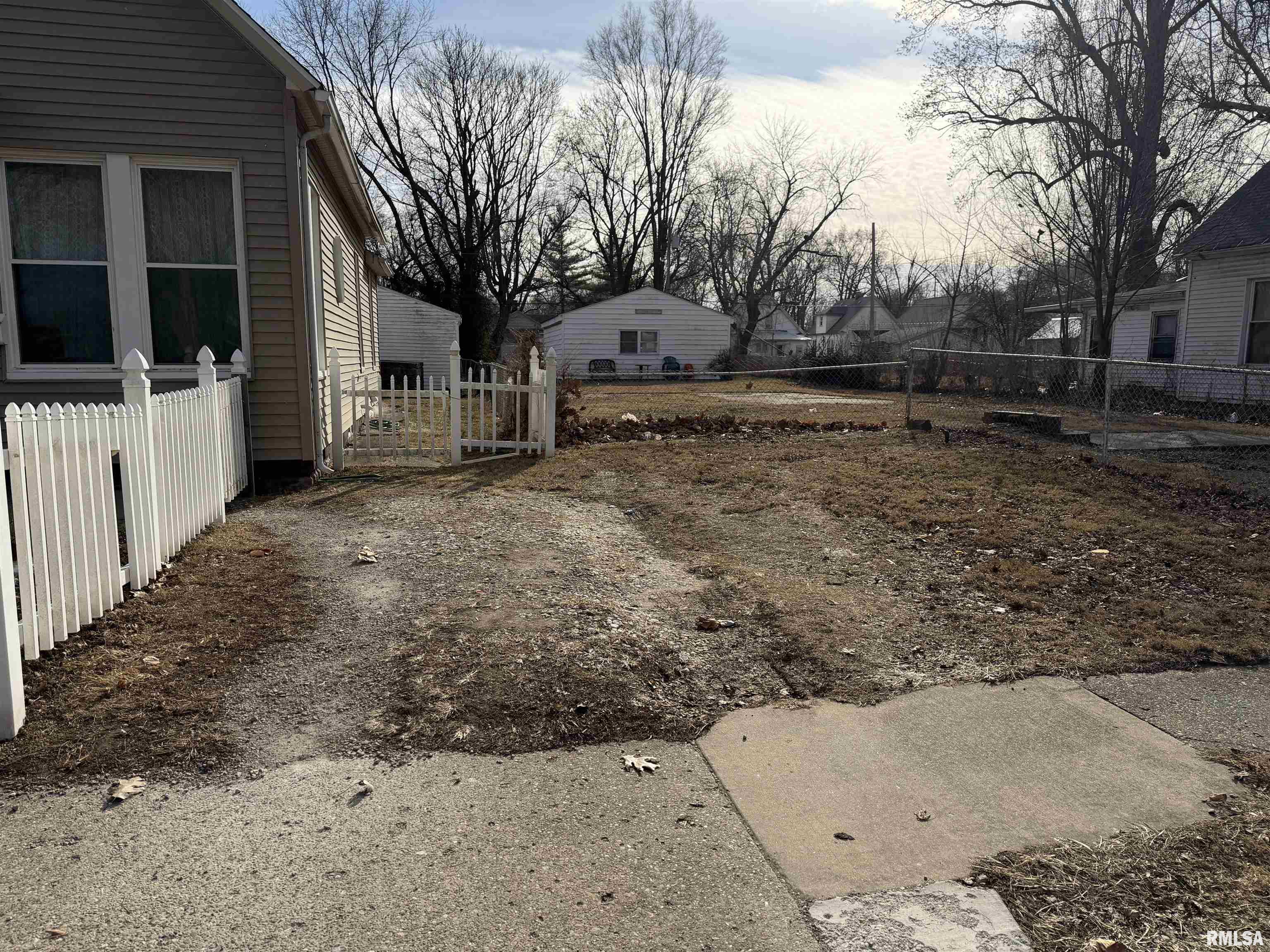 2028 East Monroe Street Springfield, IL 62703 - Photo 2 of 16