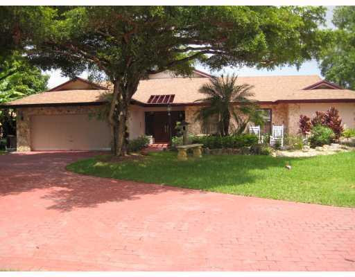 720 Conchshell Manor Plantation, FL 33324 - Photo 1 of 7 Exterior Front