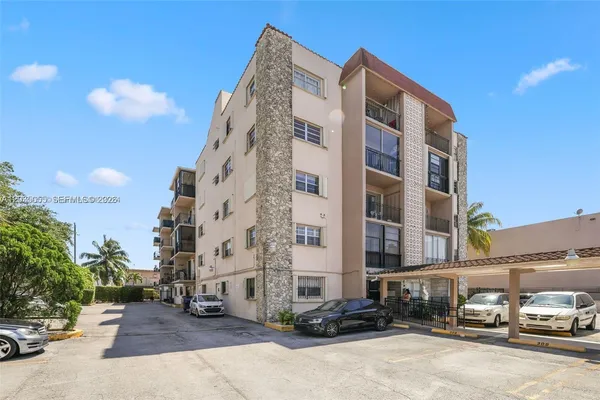 $1,900 | 3640 Northwest 9th Street, Unit 302, Miami, FL 33125