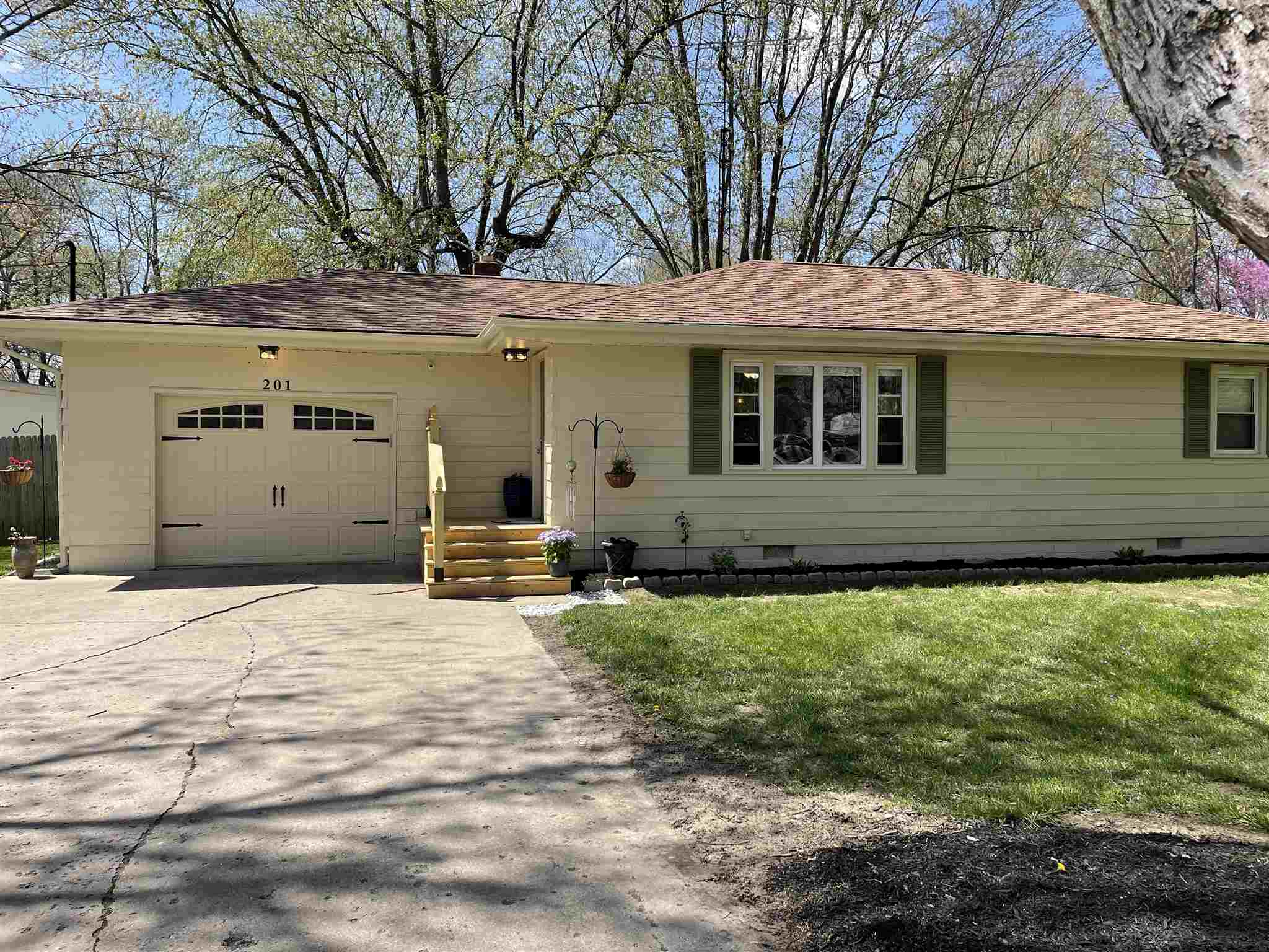 201 South Hawthorne Road Muncie, IN 47304 - Photo 1 of 18