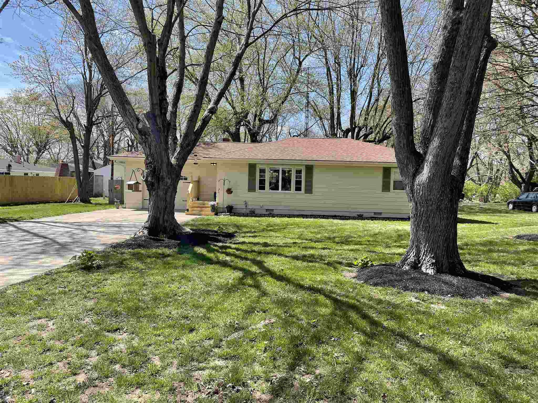 201 South Hawthorne Road Muncie, IN 47304 - Photo 2 of 18
