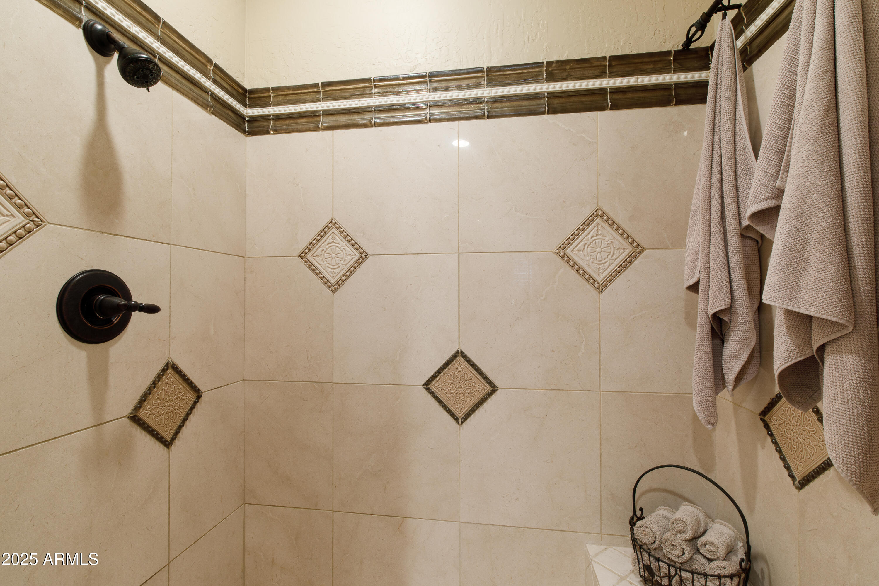 2450 East Roma Avenue, Unit 8 Phoenix, AZ 85016 - Photo 26 of 33 a bathroom with a shower