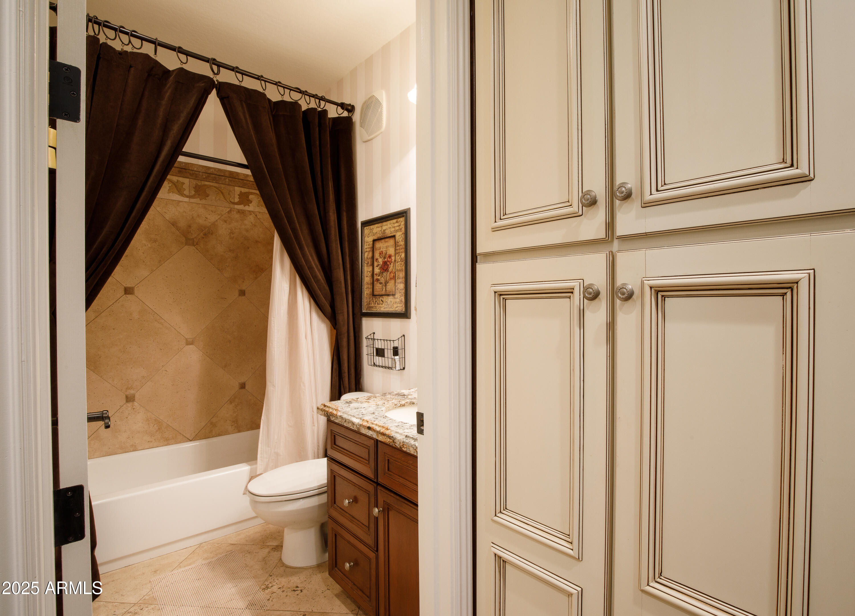 2450 East Roma Avenue, Unit 8 Phoenix, AZ 85016 - Photo 28 of 33 a bathroom with a toilet a sink and a bathtub