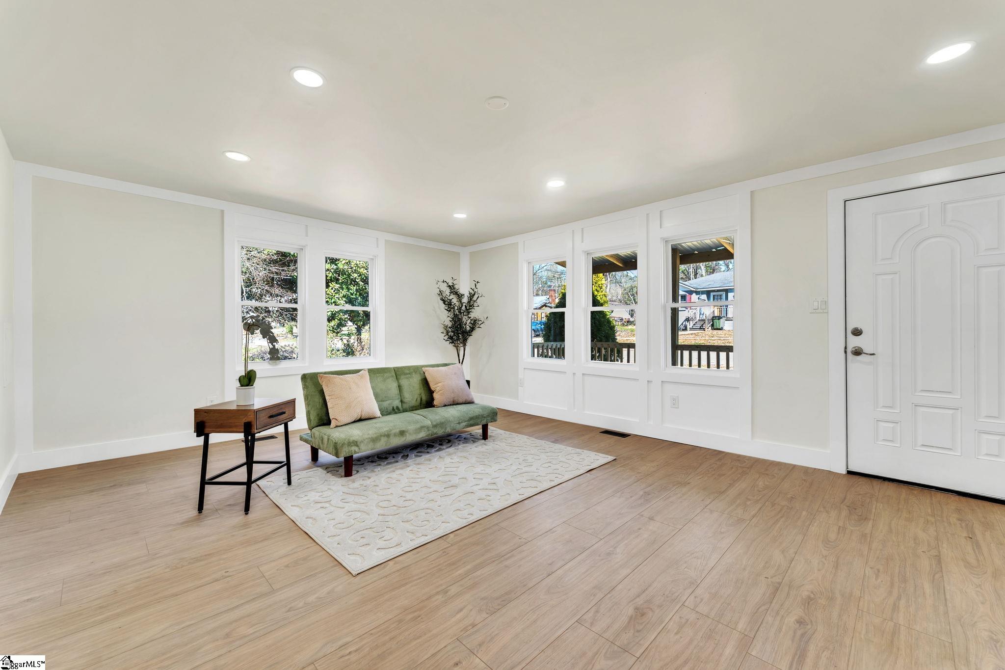 805 West Fairview Avenue Gaffney, SC 29341 - Photo 3 of 12