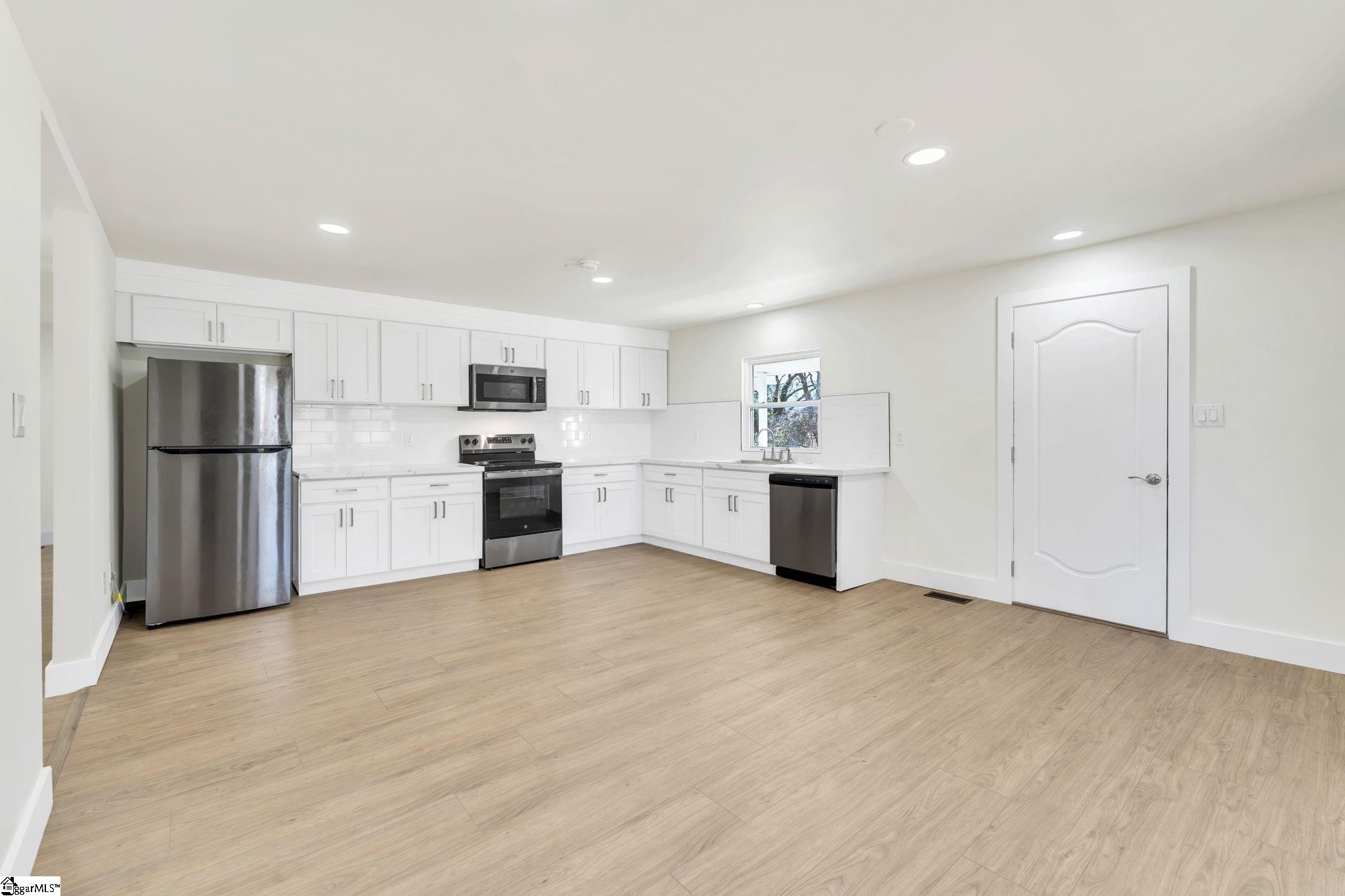 805 West Fairview Avenue Gaffney, SC 29341 - Photo 5 of 12