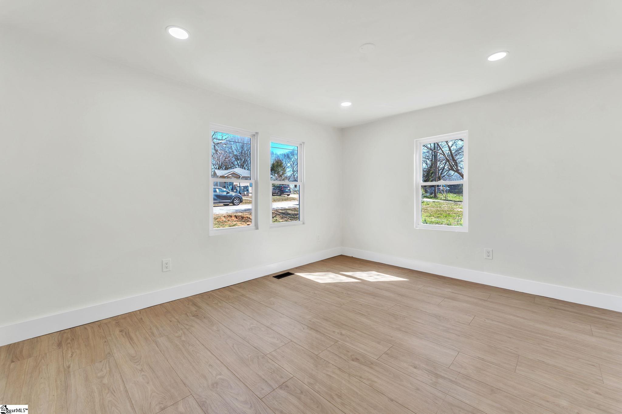 805 West Fairview Avenue Gaffney, SC 29341 - Photo 9 of 12