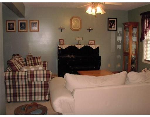 117 Ajit Road Friedens, PA 15541 - Photo 5 of 18 Living Room.