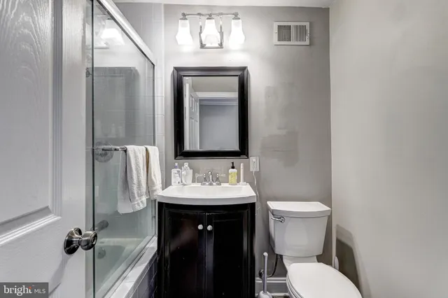 $3,300 | 505 South Lakewood Avenue, Baltimore, MD 21224