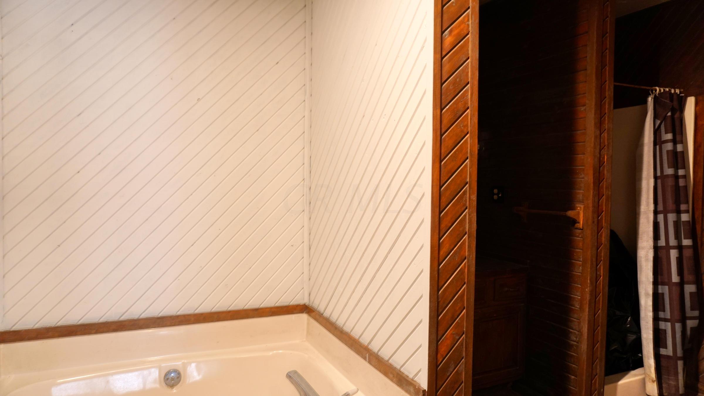 65272 Wolfs Den Road Cambridge, OH 43725 - Photo 13 of 33