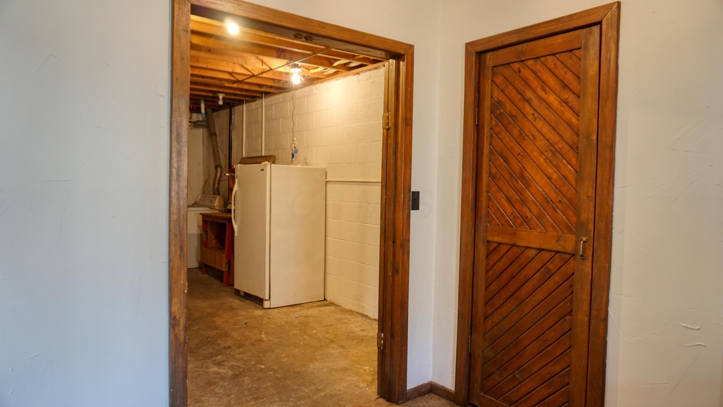 65272 Wolfs Den Road Cambridge, OH 43725 - Photo 8 of 33