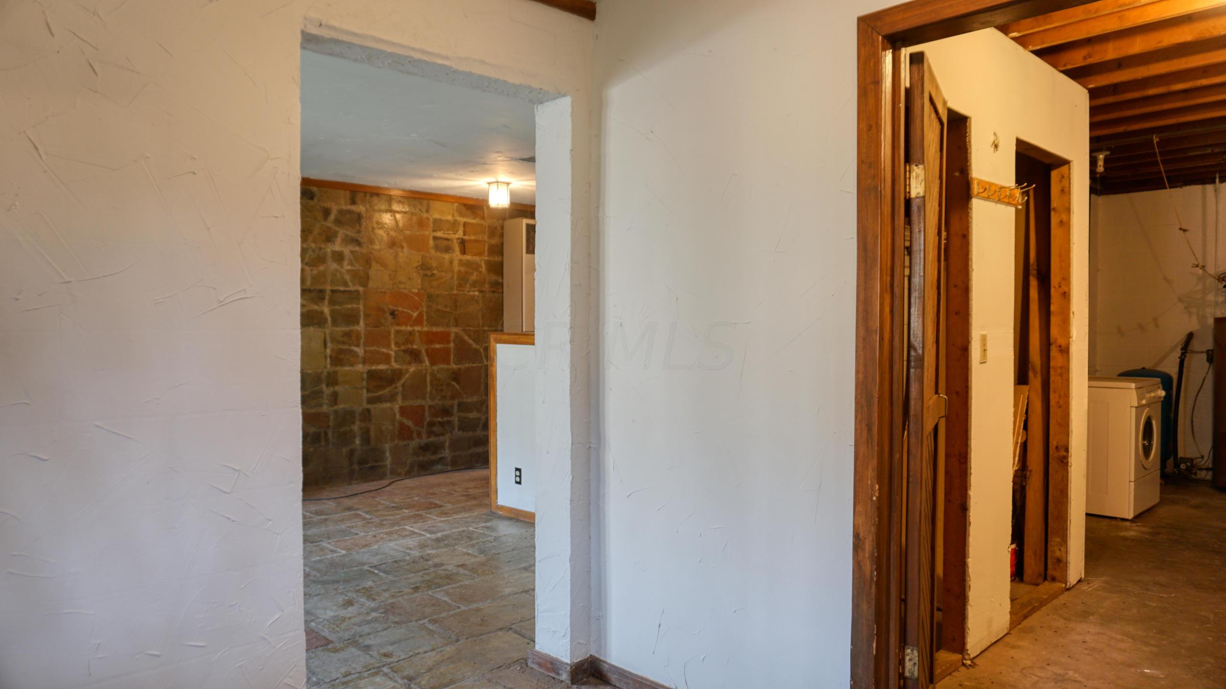 65272 Wolfs Den Road Cambridge, OH 43725 - Photo 9 of 33