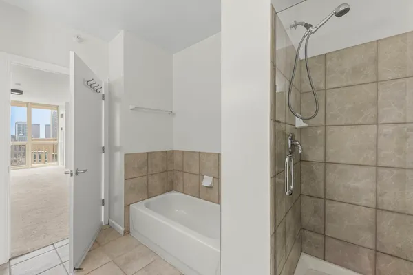 $524,999 | 645 North Kingsbury Street, Unit 2202, Chicago, IL 60654