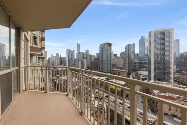 $524,999 | 645 North Kingsbury Street, Unit 2202, Chicago, IL 60654