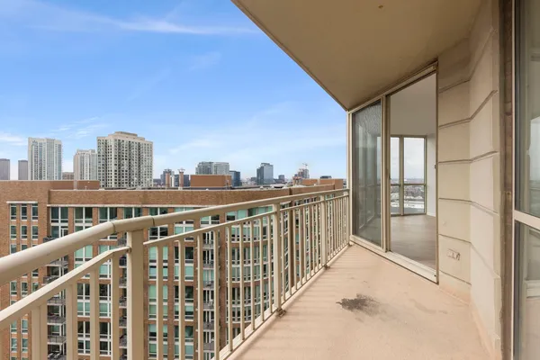 $524,999 | 645 North Kingsbury Street, Unit 2202, Chicago, IL 60654