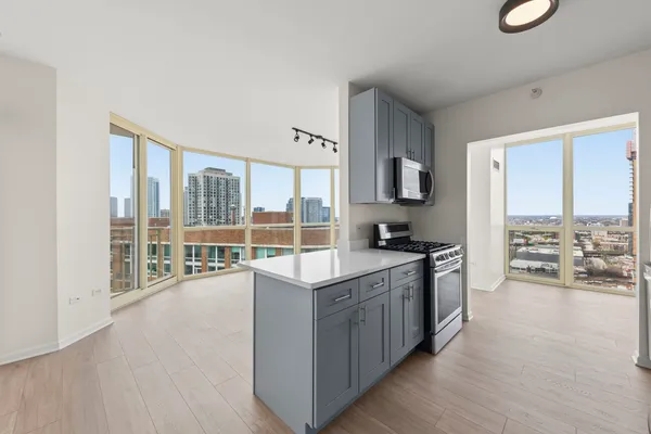 $524,999 | 645 North Kingsbury Street, Unit 2202, Chicago, IL 60654