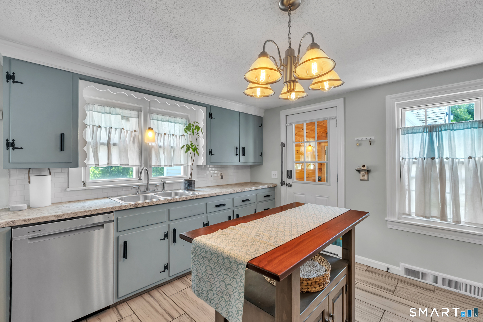 17 Buckingham Road Mansfield, CT 06250 - Photo 6 of 35 Gallery Image 6