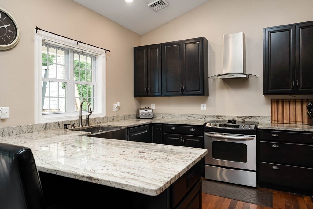 118 High Street Freetown, MA 02702 - Photo 10 of 41