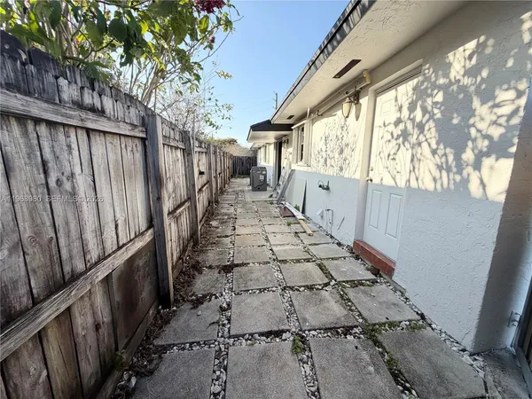 $3,100 | 250 Southwest 78th Avenue, Miami, FL 33144