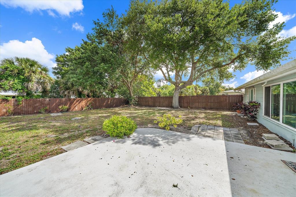 2431 Bispham Road Sarasota, FL 34231 - Photo 25 of 25 a view of a yard with plants and a large tree