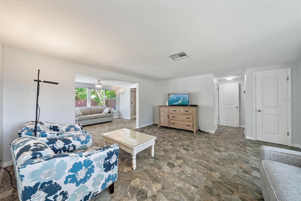 2431 Bispham Road Sarasota, FL 34231 - Photo 5 of 25 a living room with furniture and a table