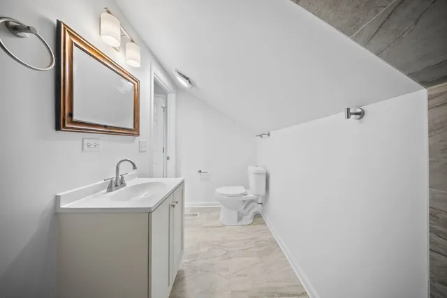 $3,000 | 867 Church Road, Aurora, IL 60505