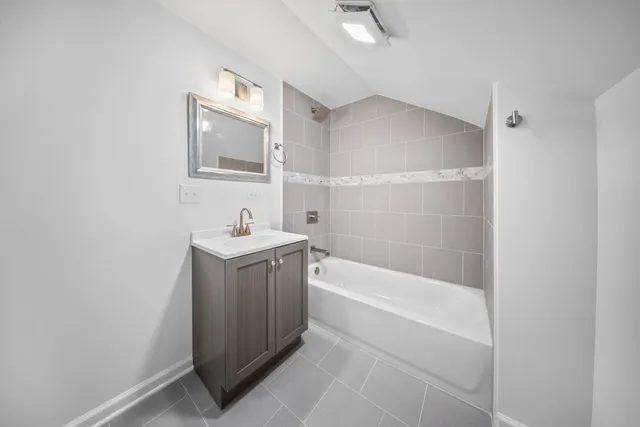 $3,000 | 867 Church Road, Aurora, IL 60505