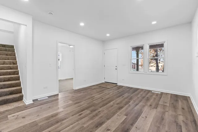 $3,000 | 867 Church Road, Aurora, IL 60505