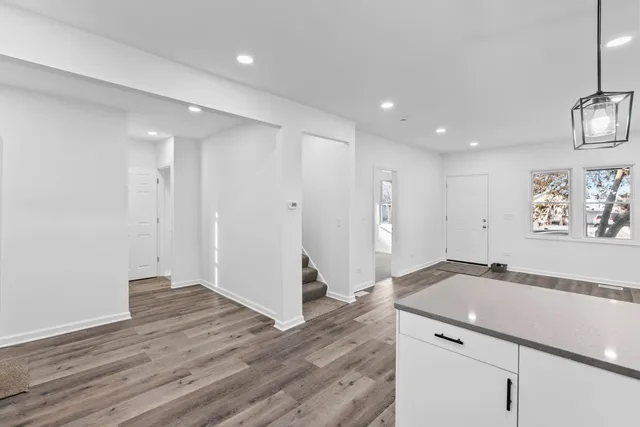 $3,000 | 867 Church Road, Aurora, IL 60505