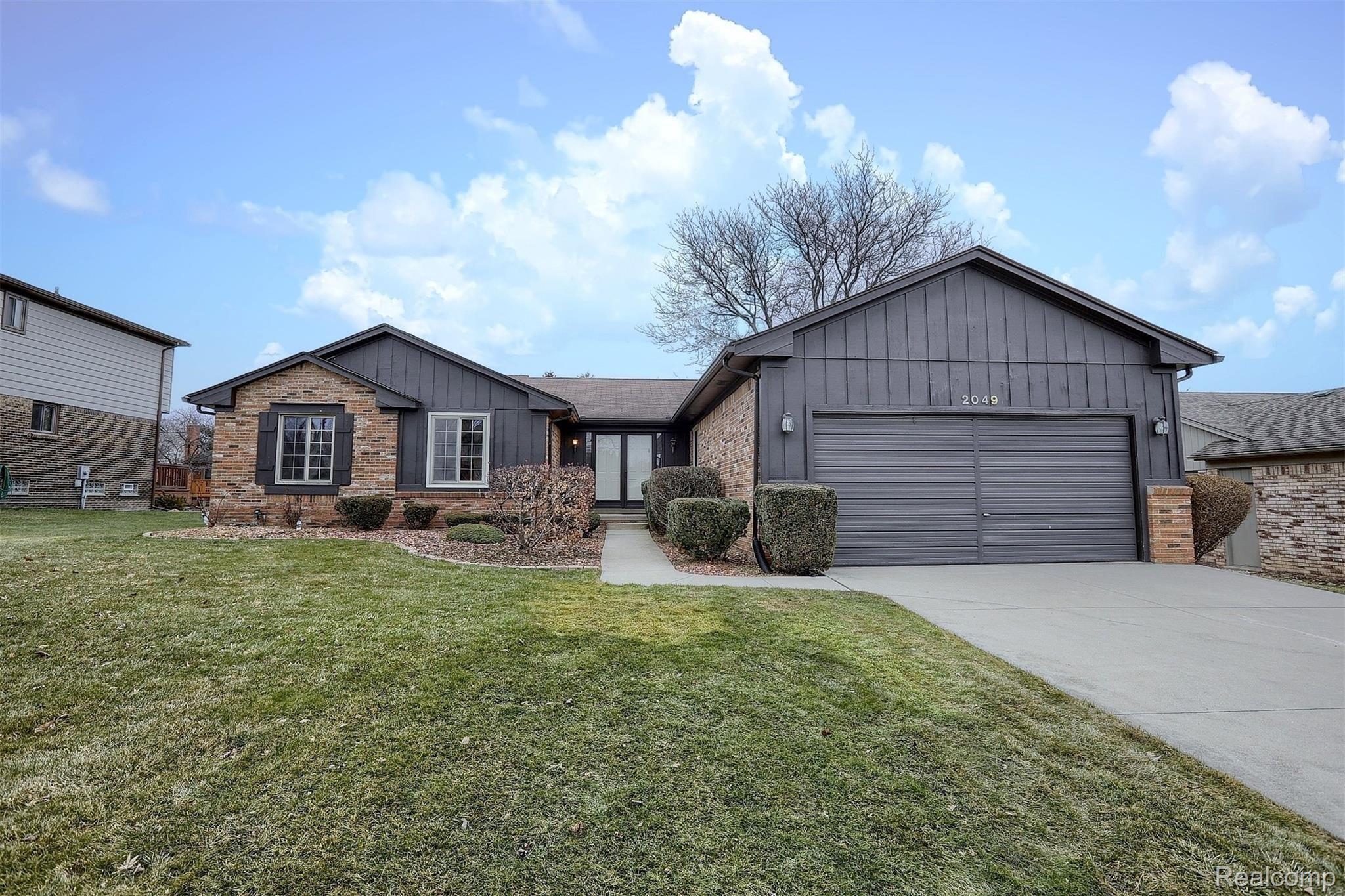 2049 Cumberland Road Rochester, MI 48307 - Photo 1 of 33 1-Front.jpg