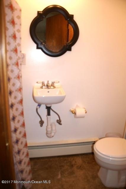 129 Frank Applegate Road Jackson, NJ 08527 - Photo 14 of 28 a bathroom with a sink and mirror