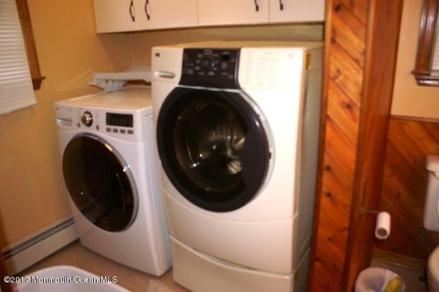 129 Frank Applegate Road Jackson, NJ 08527 - Photo 19 of 28 a utility room with dryer and washer