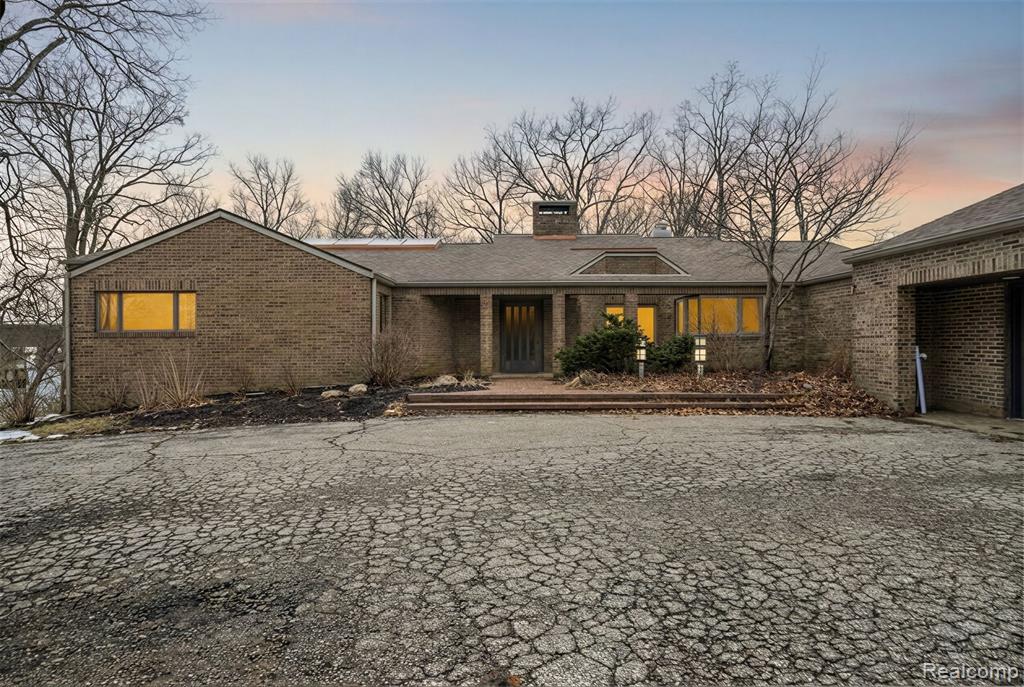 2551 Patterson Lake Road Pinckney, MI 48169 - Photo 8 of 95