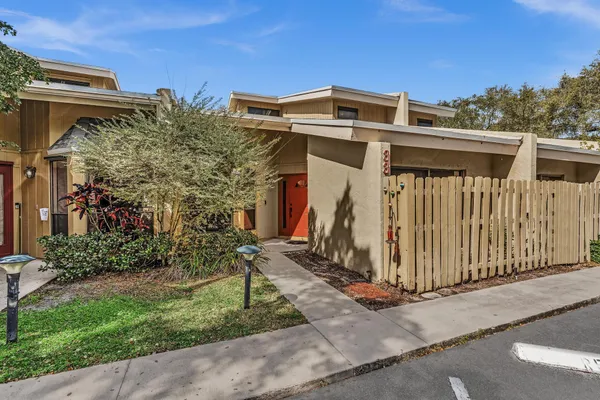 $395,000 | 1400 Northwest 9th Avenue, Unit E33, Boca Raton, FL 33486