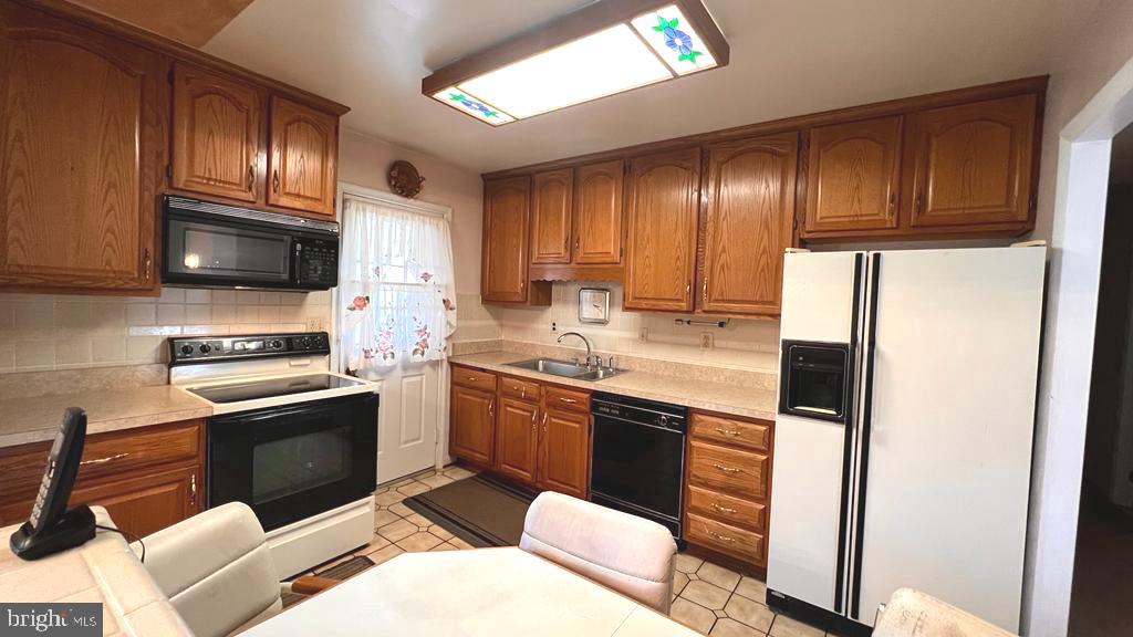 7605 Laurel Ridge Court Laurel, MD 20707 - Photo 12 of 34 Door exit to the Deck