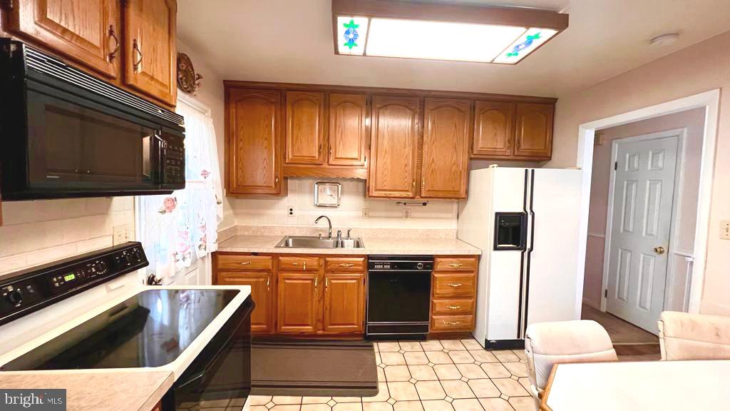 7605 Laurel Ridge Court Laurel, MD 20707 - Photo 10 of 34 Kitchen