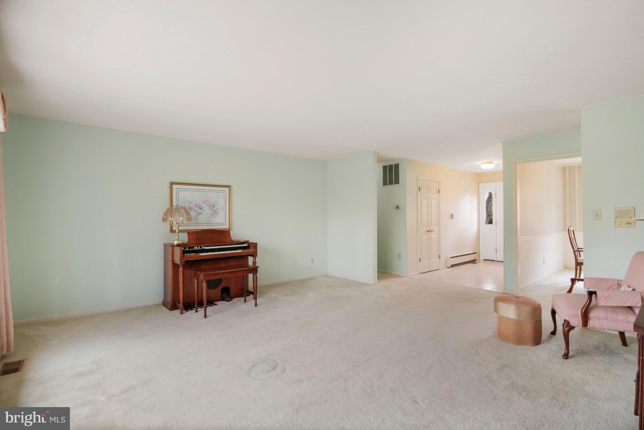 2647 Norbeck Road Silver Spring, MD 20906 - Photo 15 of 60 Living Room - 2647 Norbeck Road, Silver Spring
