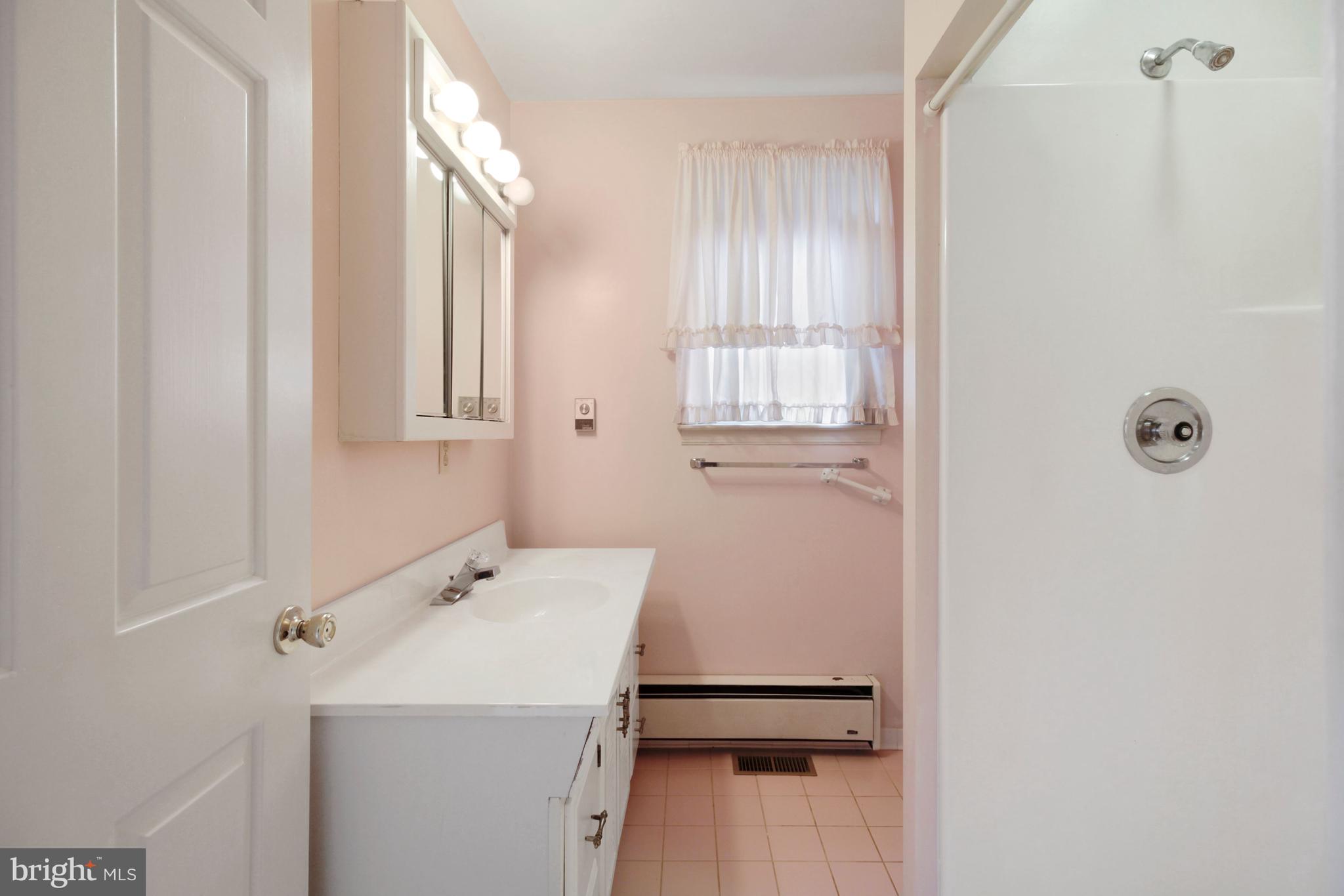 2647 Norbeck Road Silver Spring, MD 20906 - Photo 33 of 60 Primary Bedroom with En-Suite - 2647 Norbeck Road