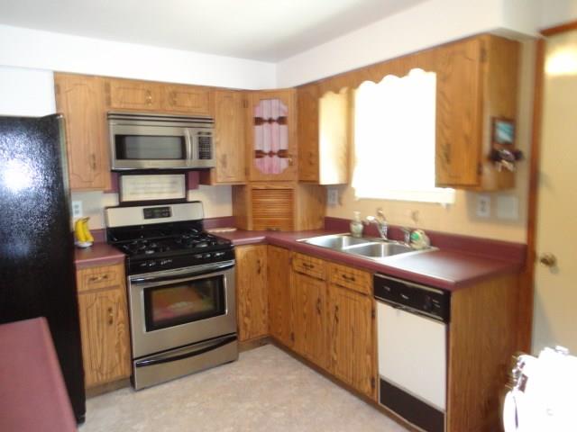 243 Barbara Drive McKees Rocks, PA 15136 - Photo 4 of 16 Gallery Image 4