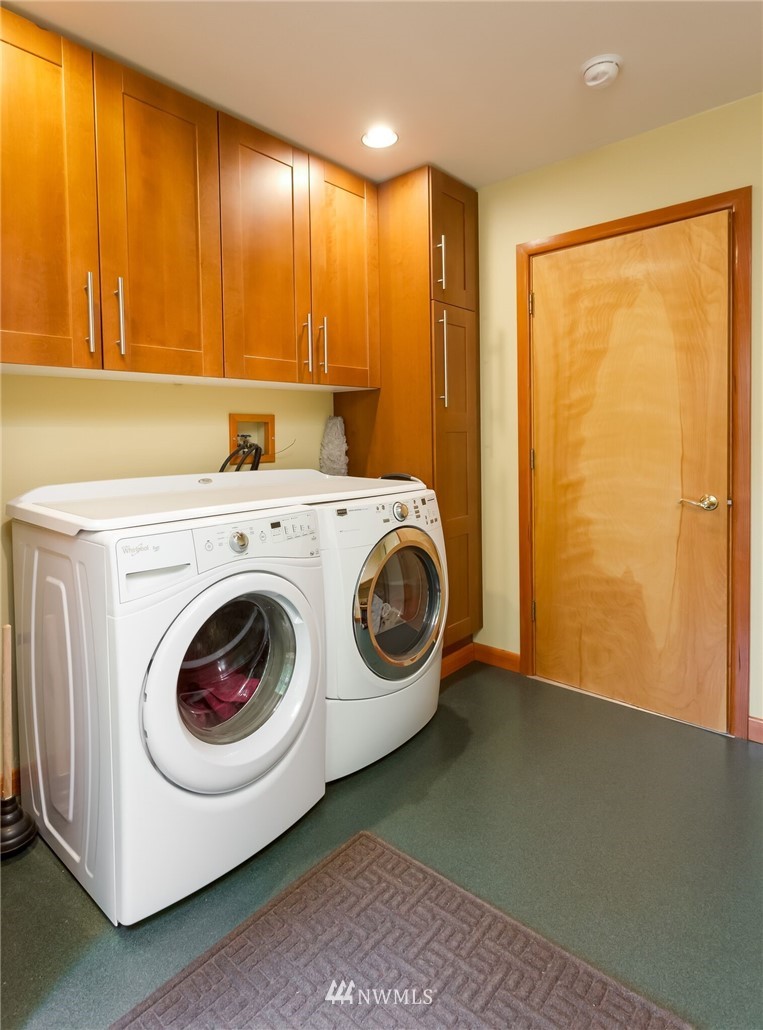 485 Whitecap Road Bellingham, WA 98229 - Photo 19 of 25 a utility room with dryer and washer
